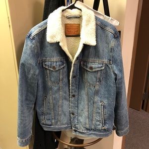 Levi jean jacket for Men, EUC